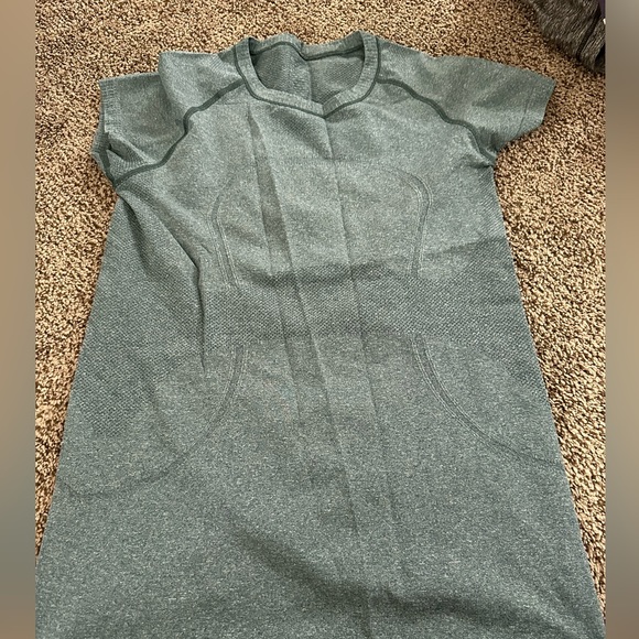 Lululemon Size 6 Run Swiftly SS - Picture 2 of 2